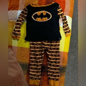 Boys size 4t Halloween 🎃 Batman Pajamas!